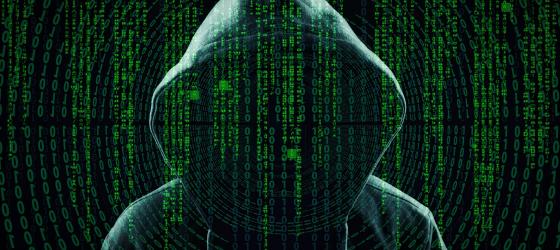 cyber security codici e persona incappucciata